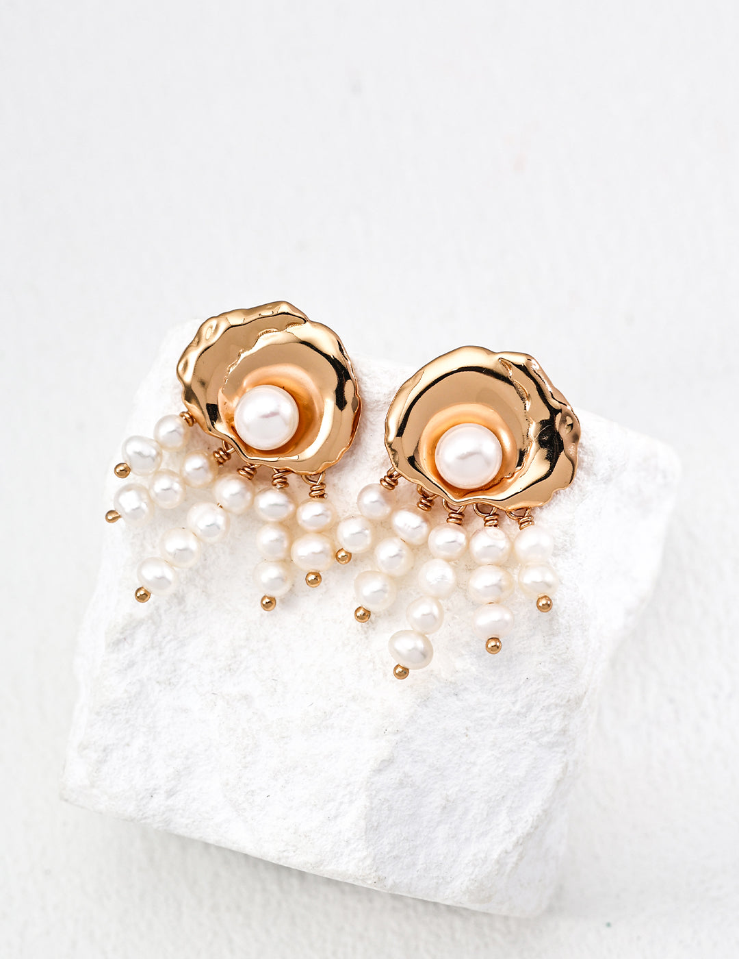 Gorgeous Shell Pearl Earrings