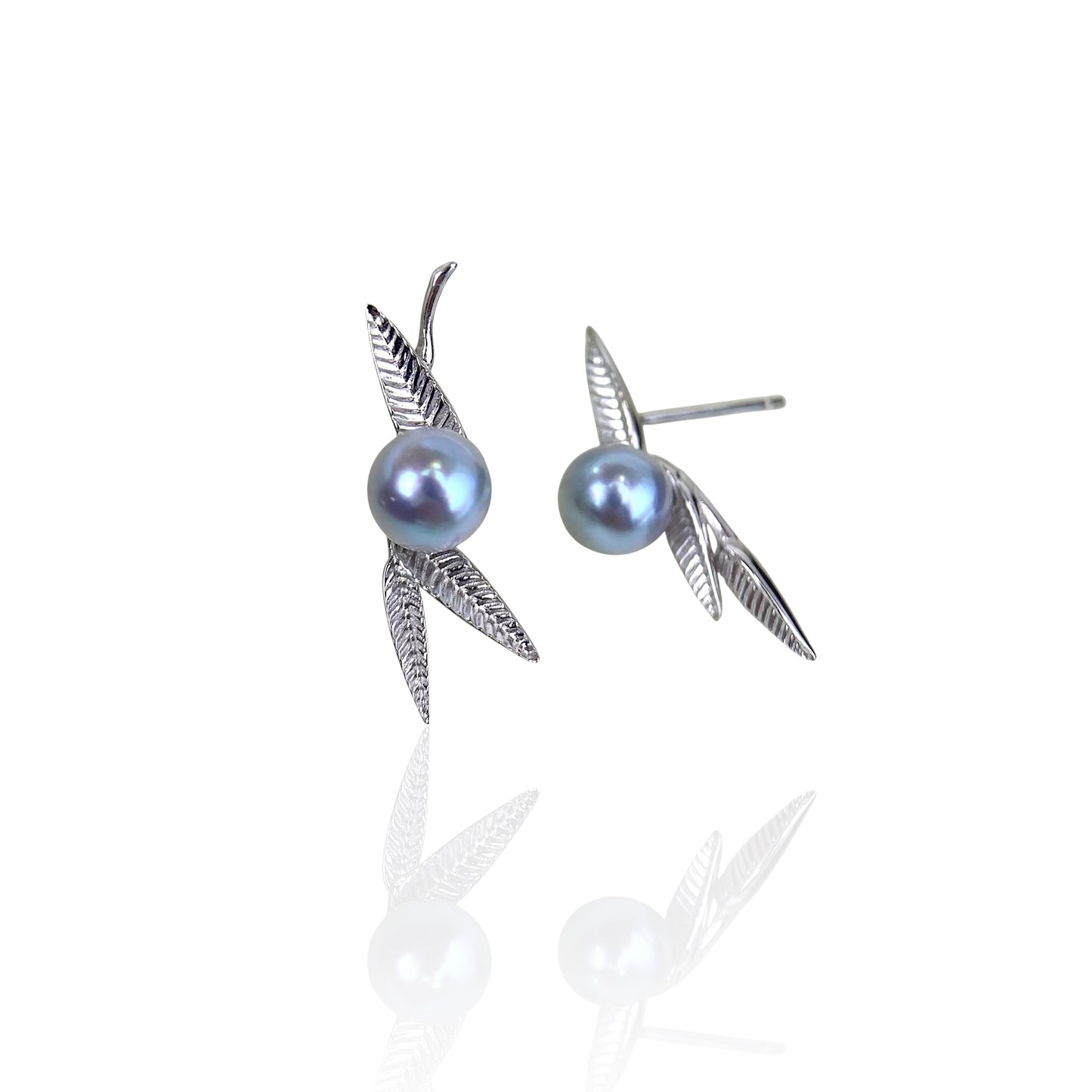 ‘’ Floral Words‘’ Bamboo Blue Akoya Pearl Earring