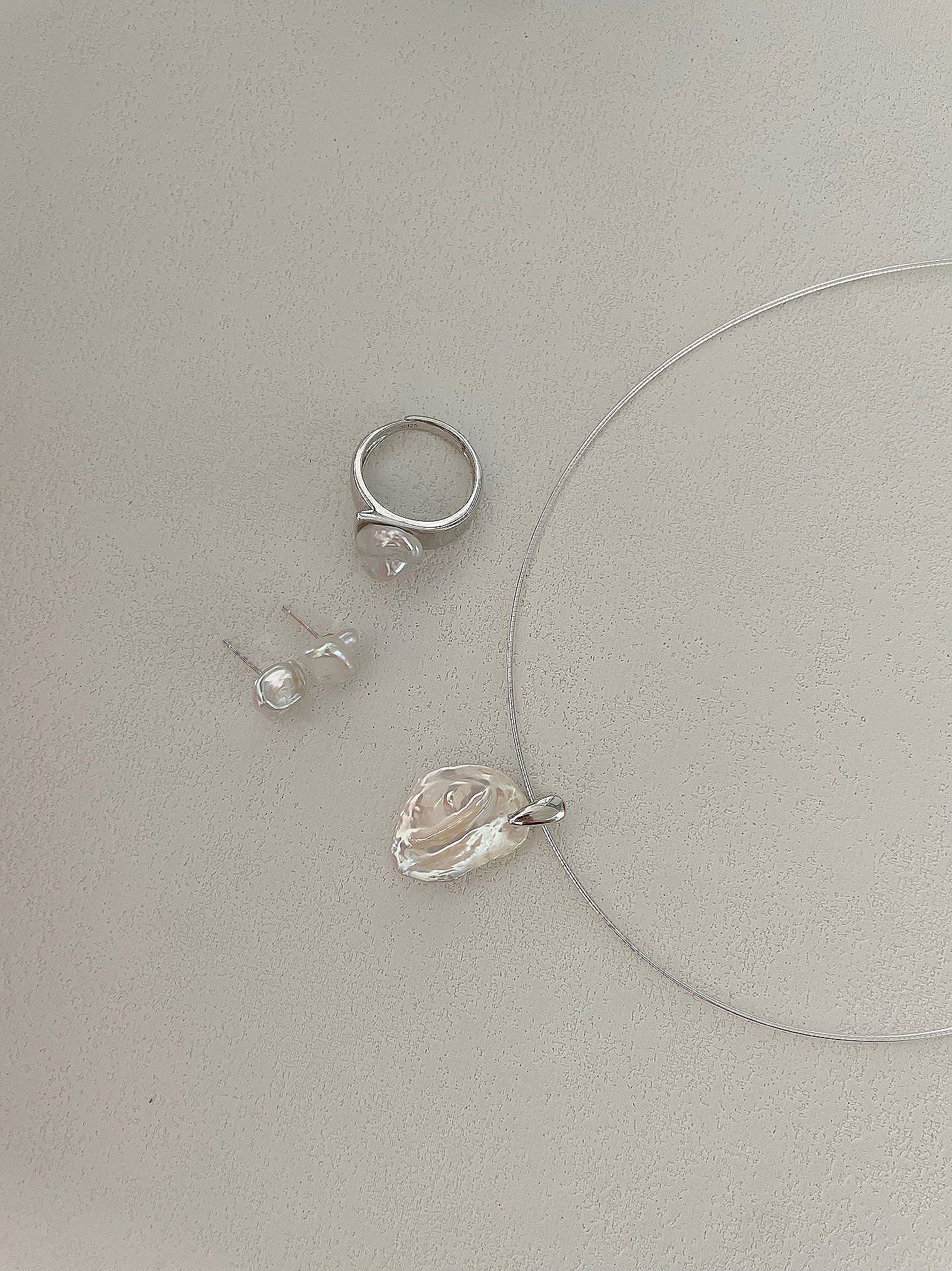 Keshi White Pearl Ring