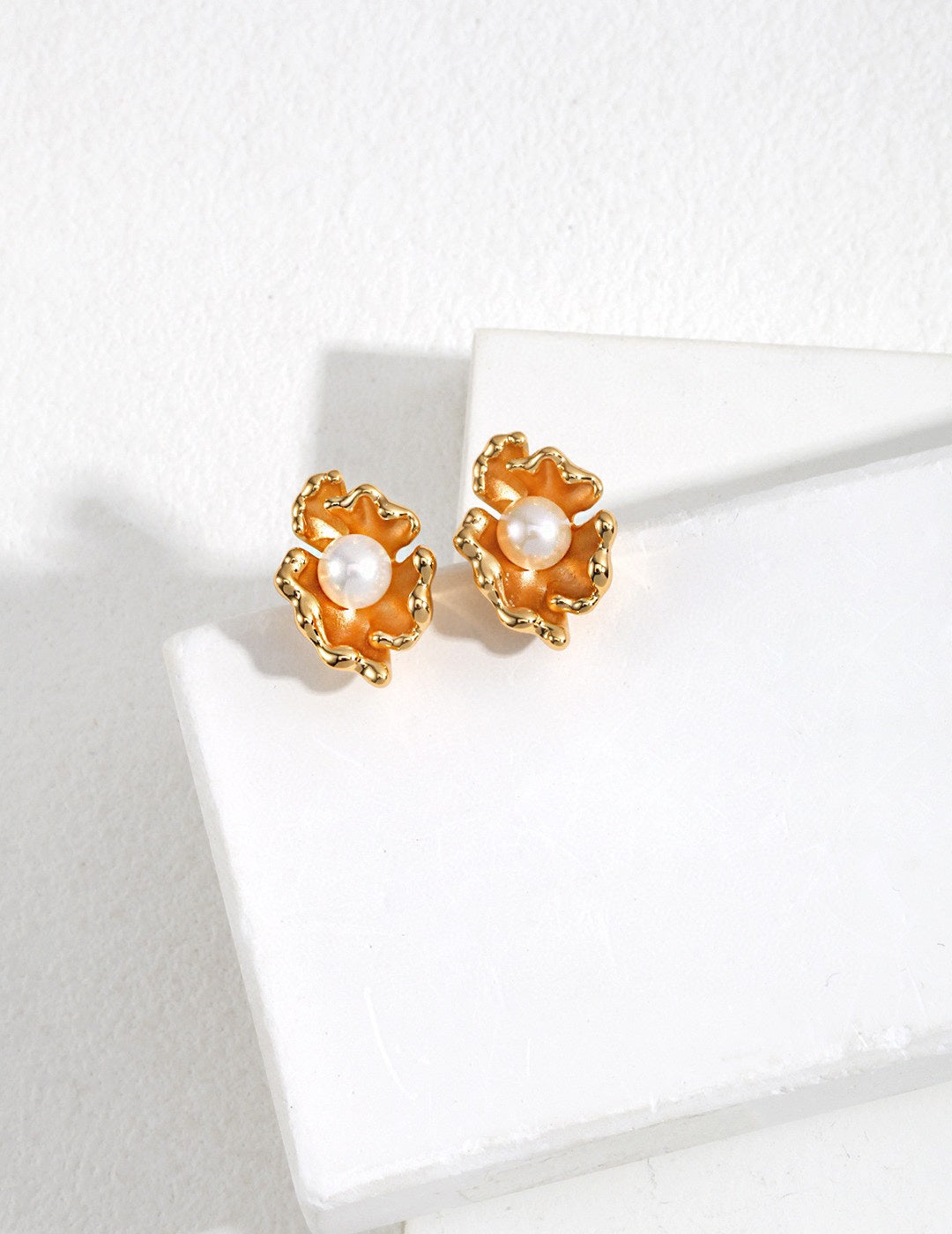 Sea Wave Pearl Earring