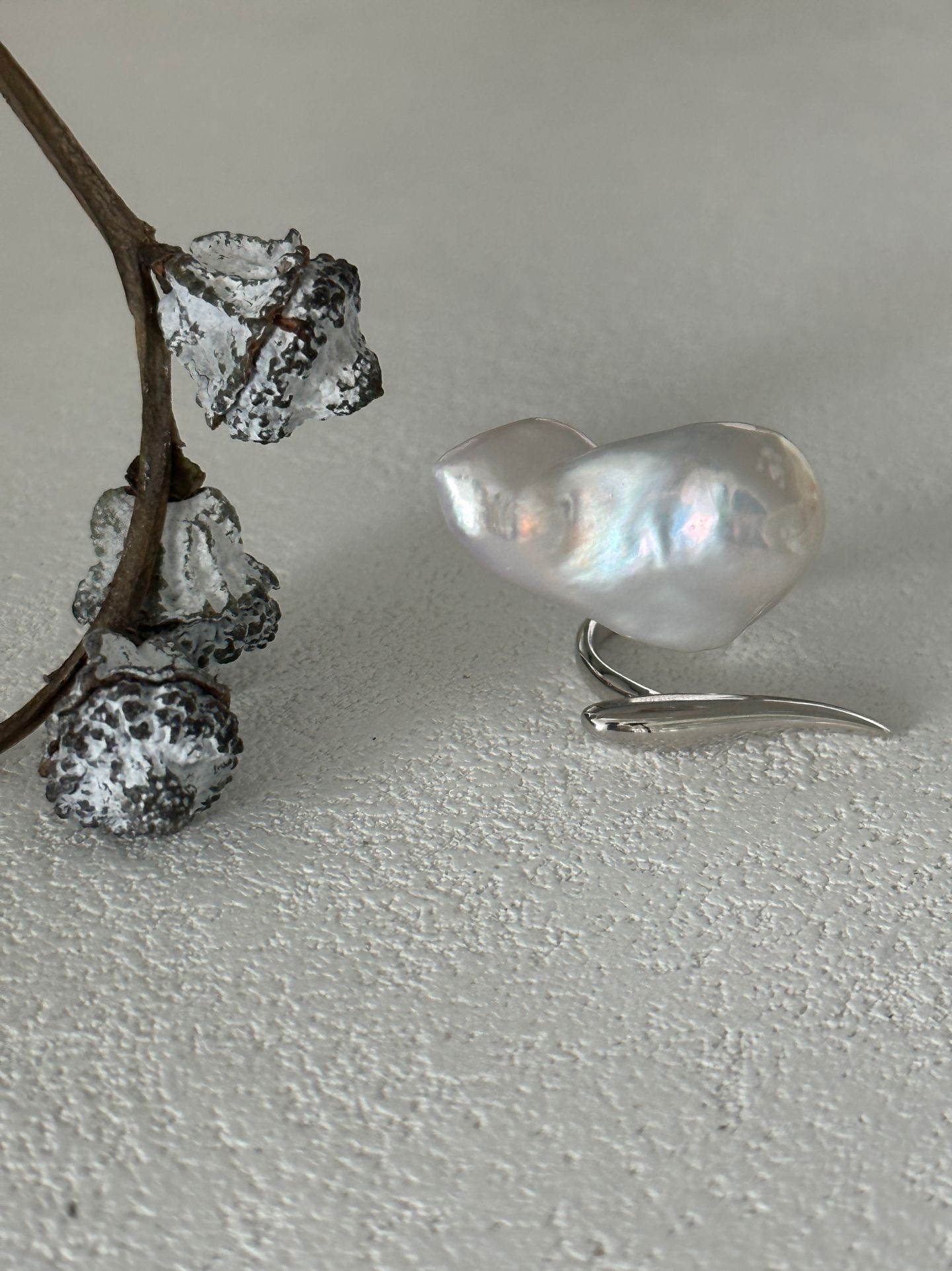Birdie Baroque Pearl Ring