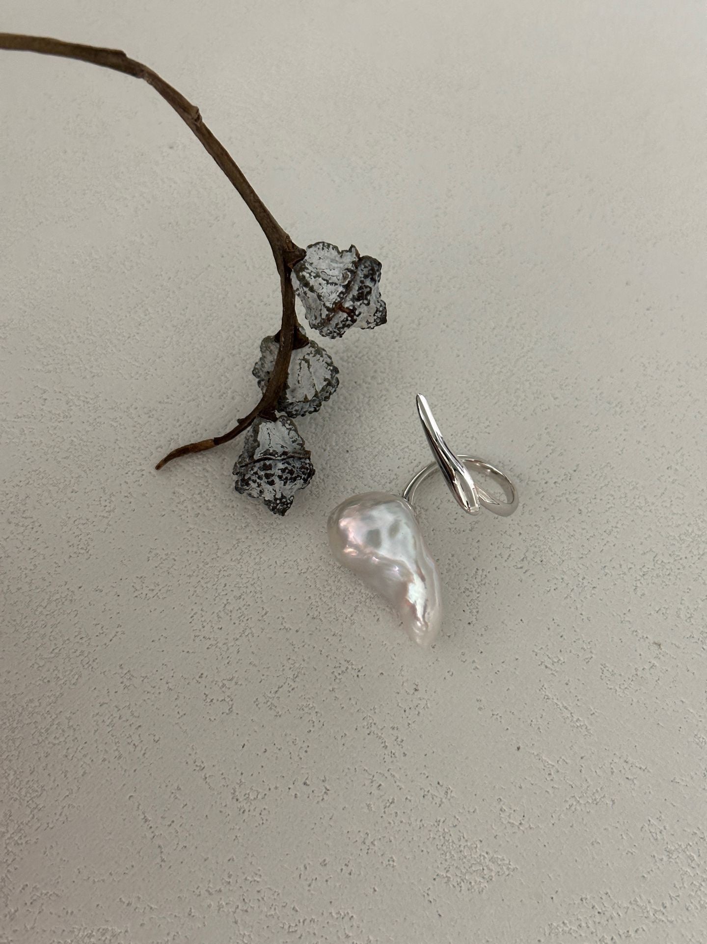 Birdie Baroque Pearl Ring