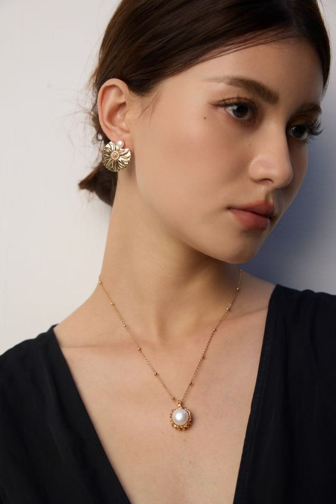Sun flower Large Natural pearls Necklace