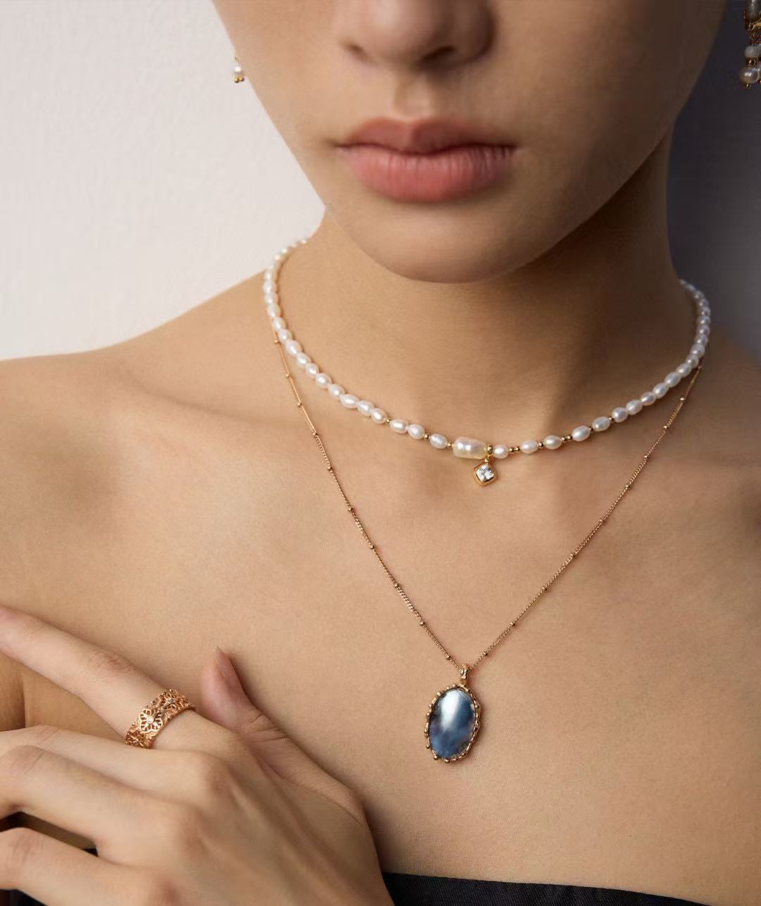Aurora Horseshoe Shell Pendant