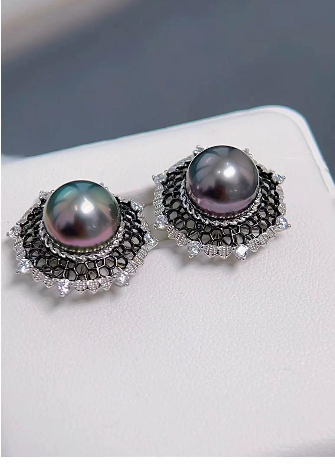 Noir Filigree – Black Tahitian Pearl Lace Studs