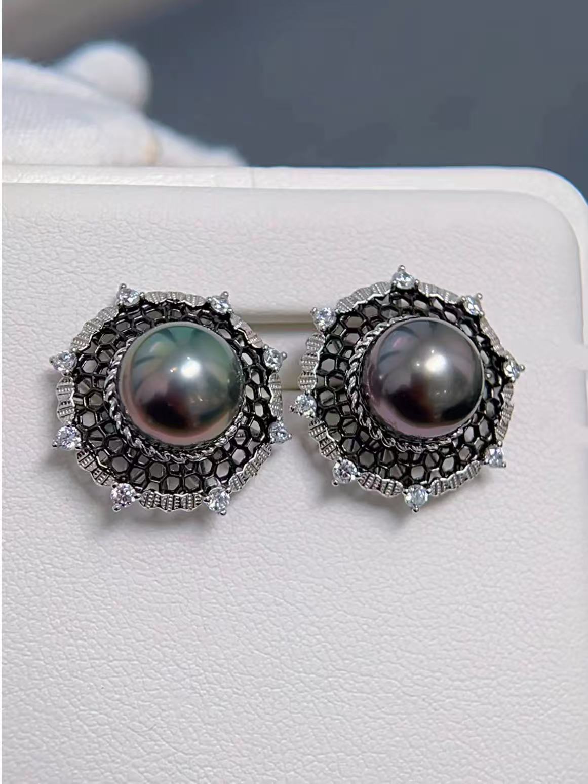 Noir Filigree – Black Tahitian Pearl Lace Studs