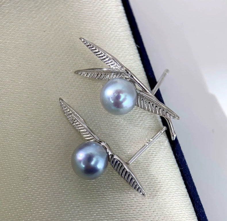 ‘’ Floral Words‘’ Bamboo Blue Akoya Pearl Earring