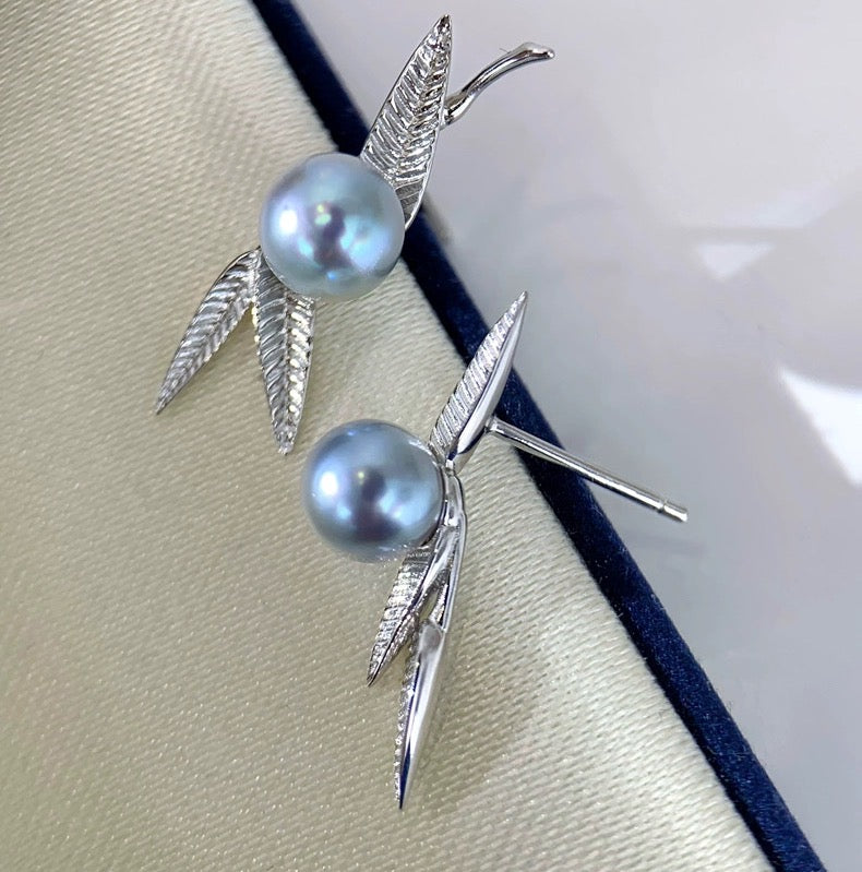 ‘’ Floral Words‘’ Bamboo Blue Akoya Pearl Earring