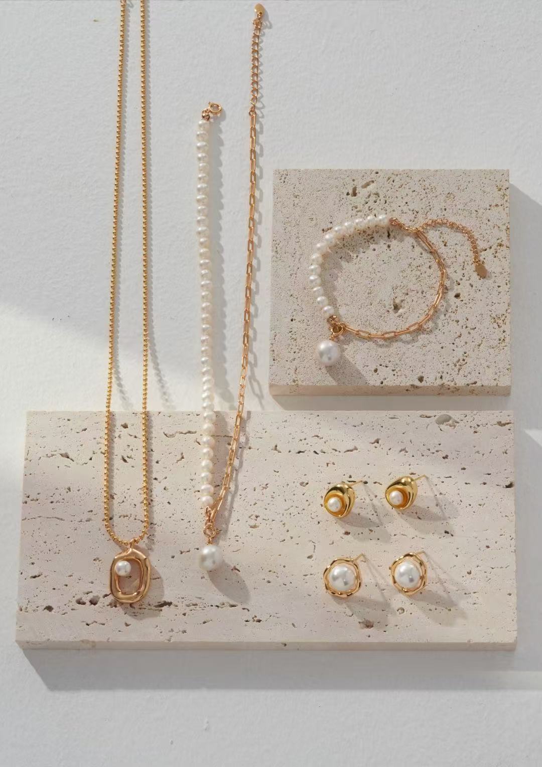 Pendant Pearl Half Necklace