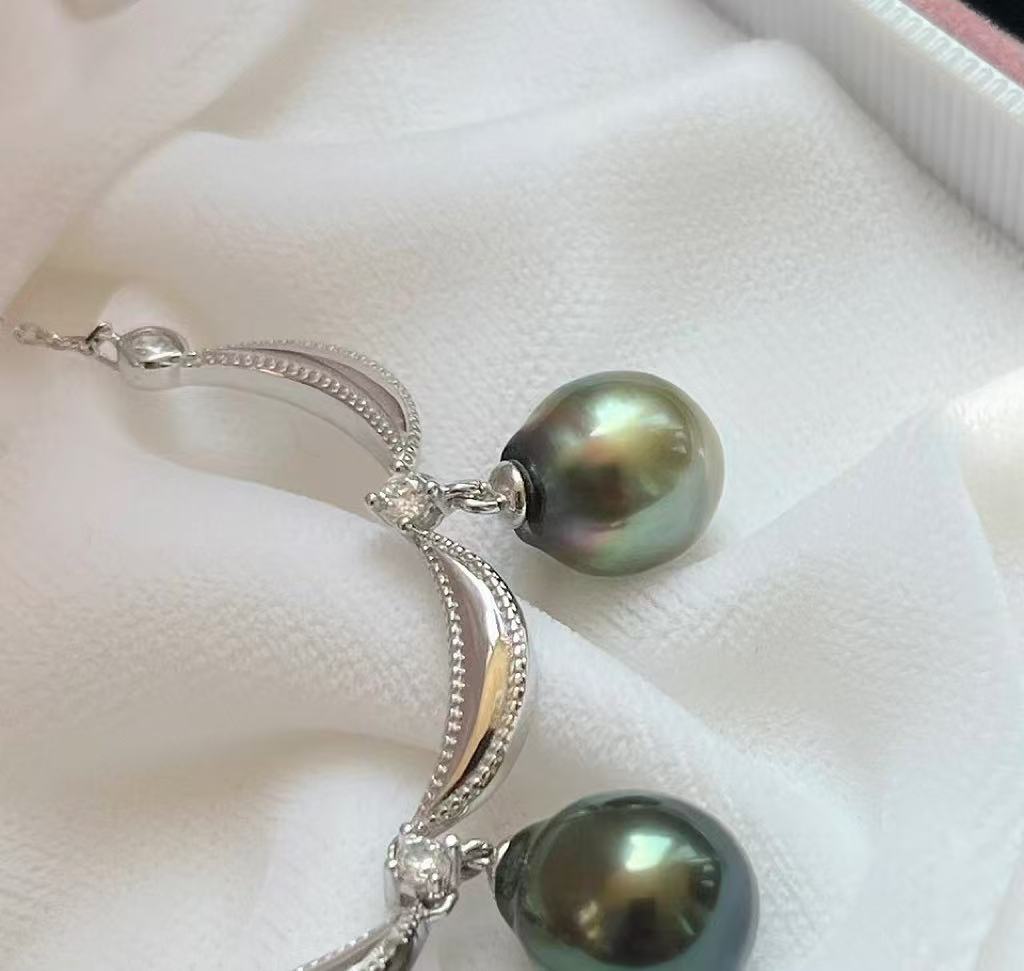 Princess Aurora Teardrop Tahitian Necklace