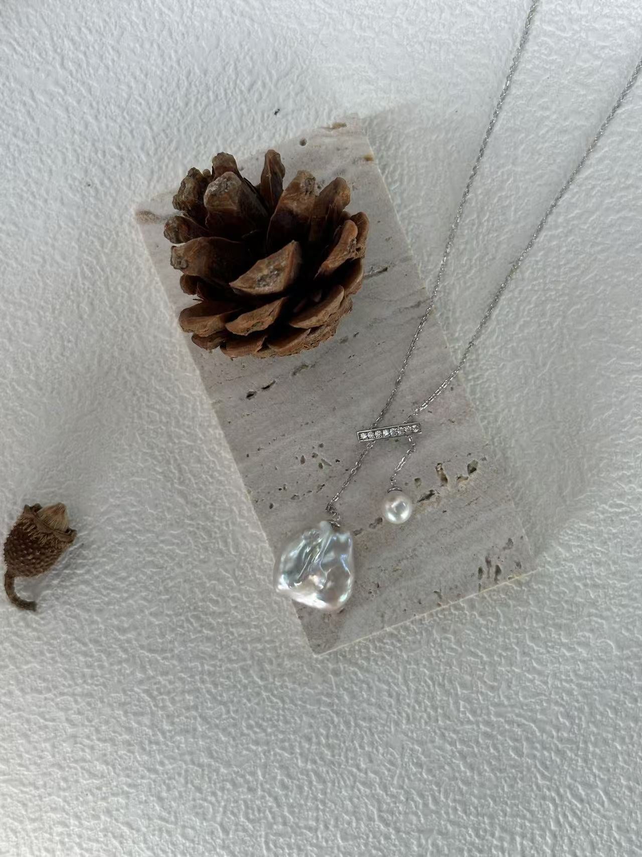 “Balance Wood” Shell Baroque Necklace