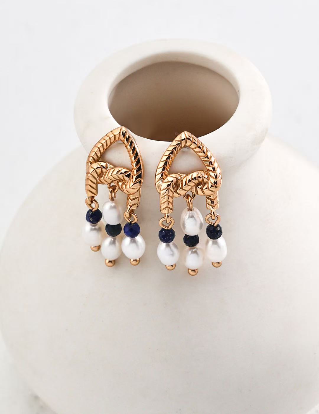 Knotting Pearl & Lapis lazuli Earring