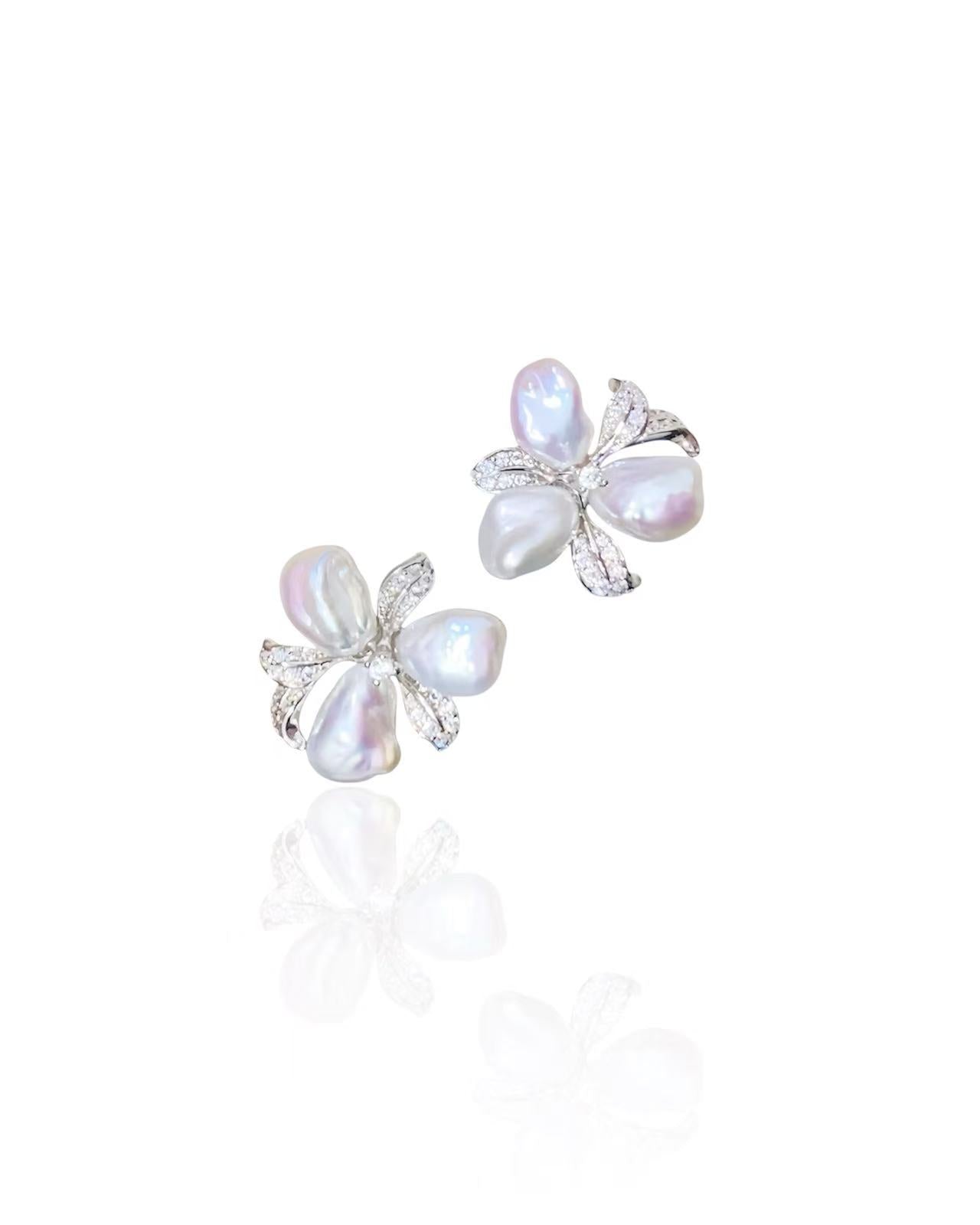 'Sakura whispering' freshwater three-leaf petal keshi pearl stud earrings & ring set