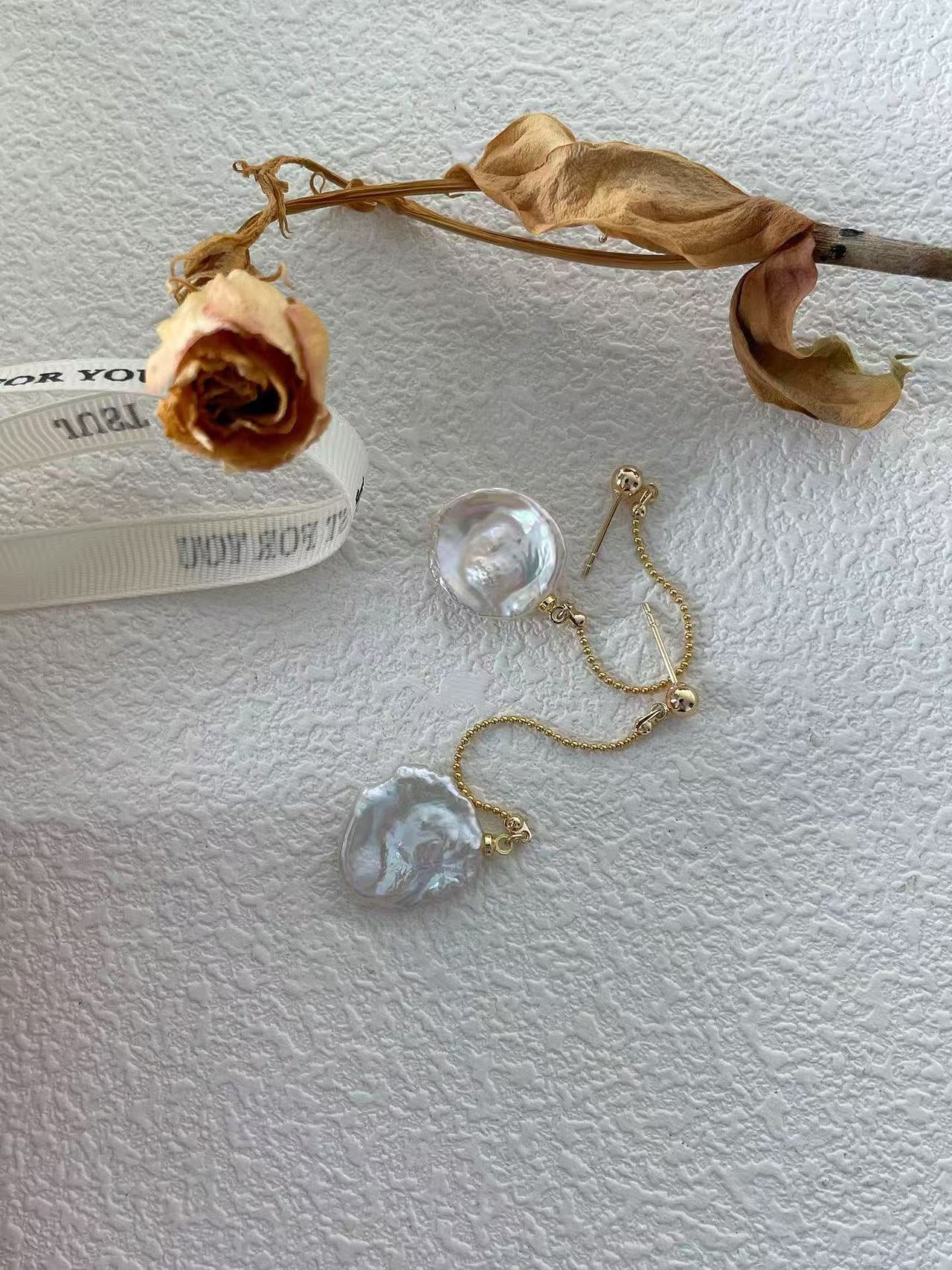 Petal pearl long earrings