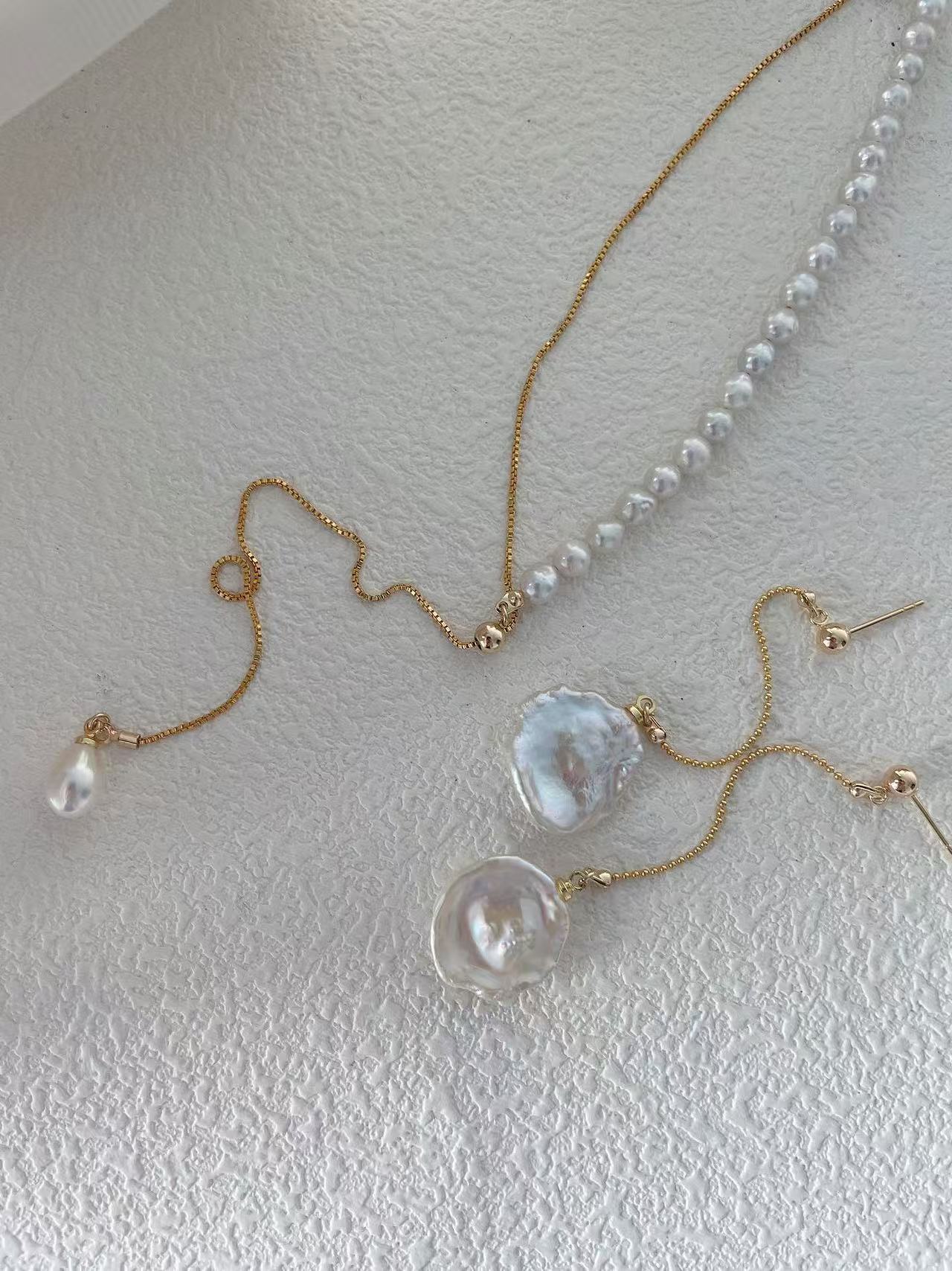 Petal pearl long earrings