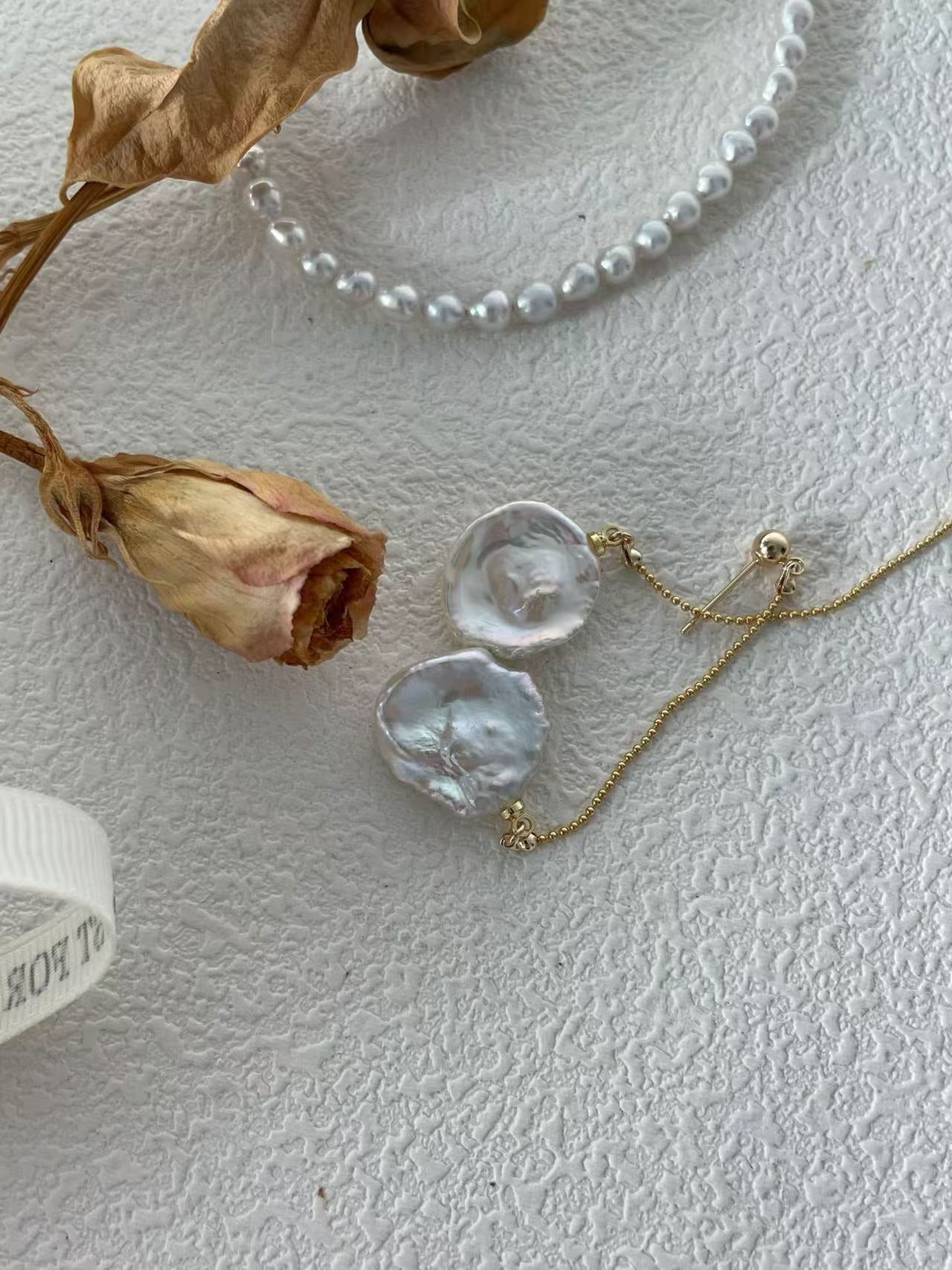 Petal pearl long earrings