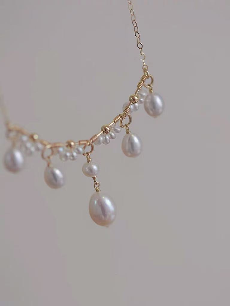 ‘Flowers and Alice’ Hand-woven Mirror-luster teardrop freshwater pearls necklace