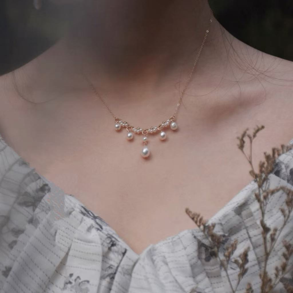 ‘Flowers and Alice’ Hand-woven Mirror-luster teardrop freshwater pearls necklace