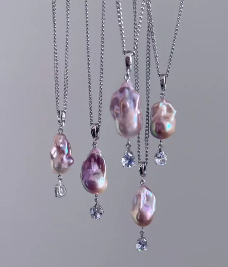 ‘Party Surprise’ White/Purple Baroque Diamond Pendant