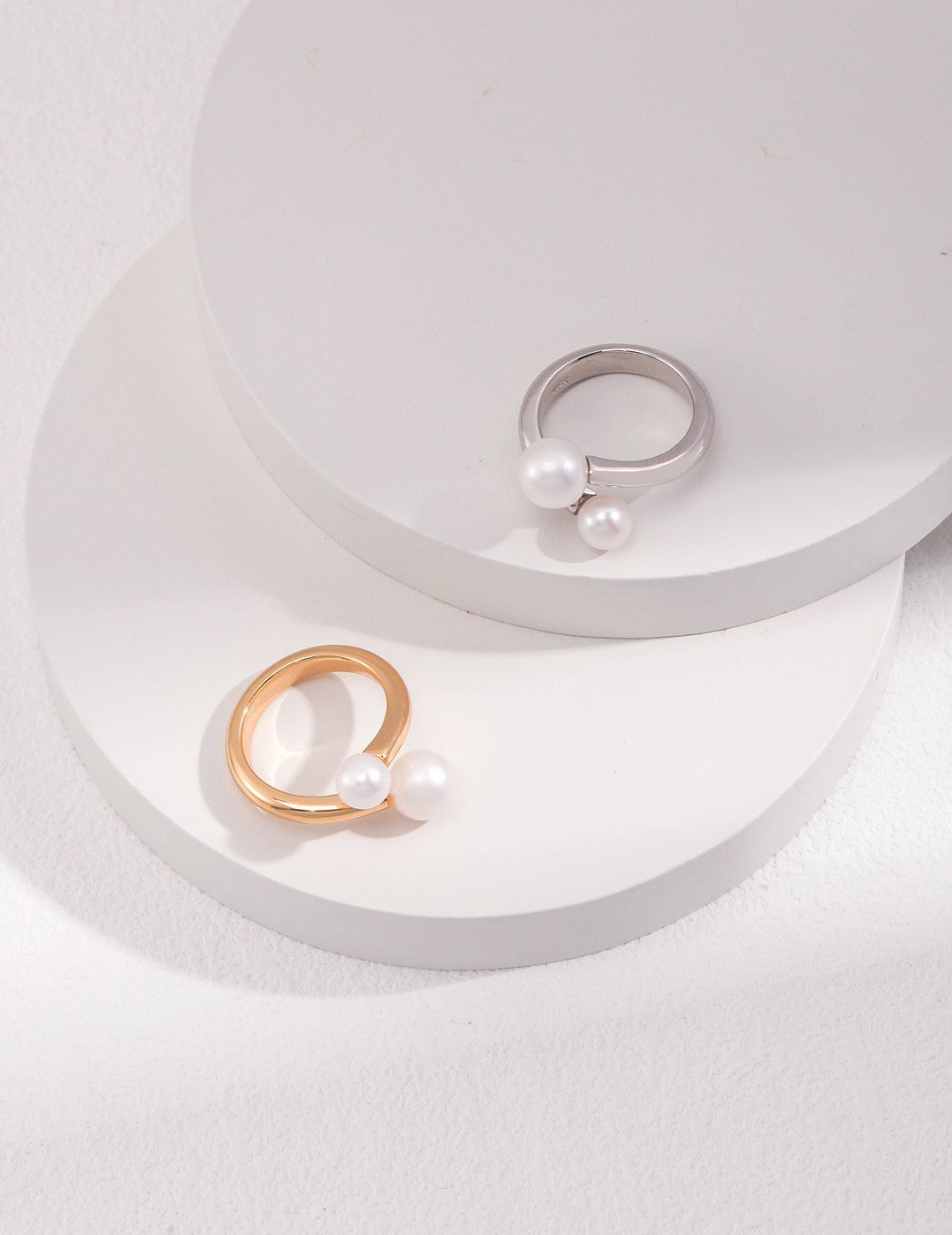 Nude Pearl Floating Ring