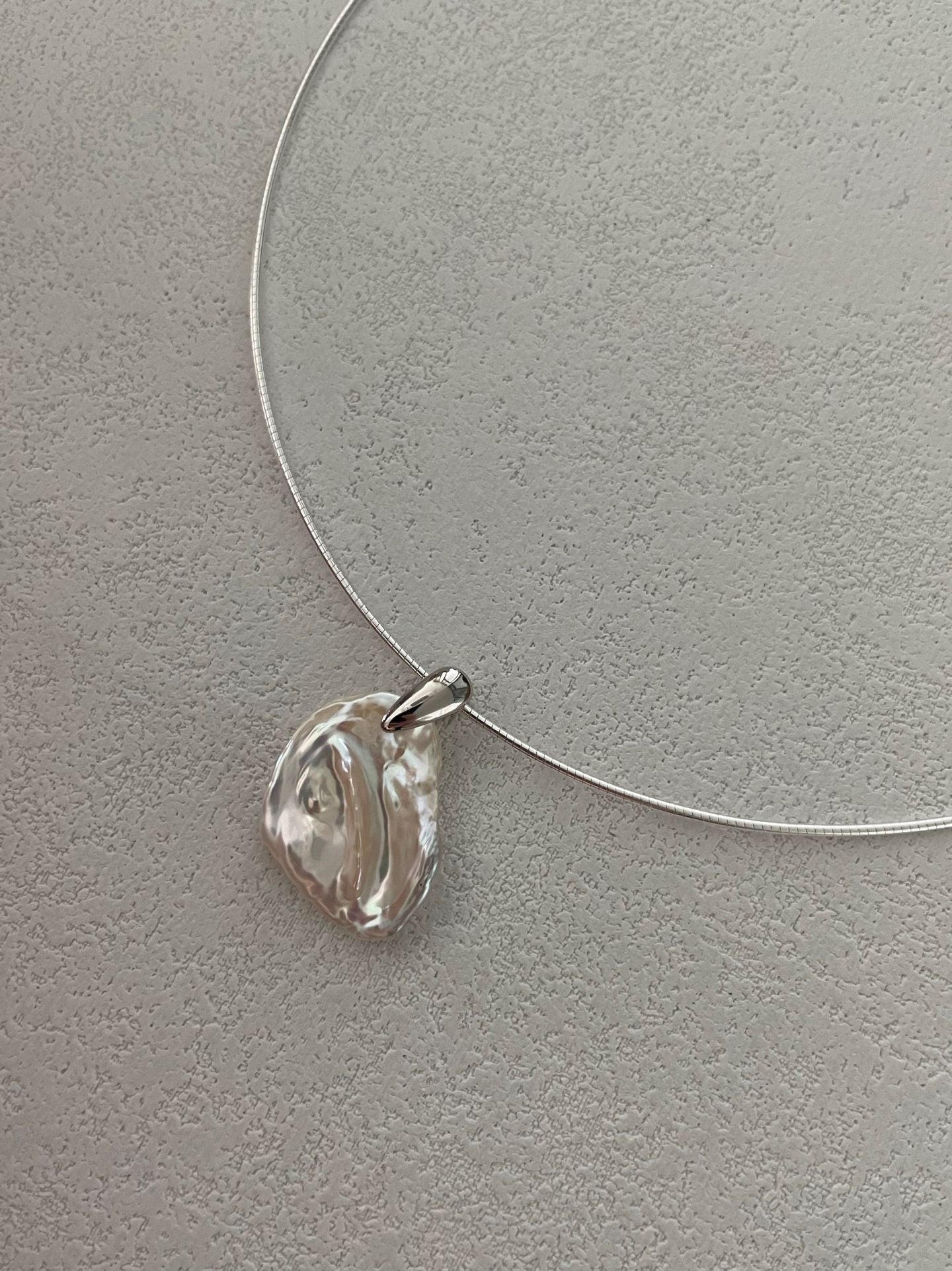 Silver full moon pearl necklace