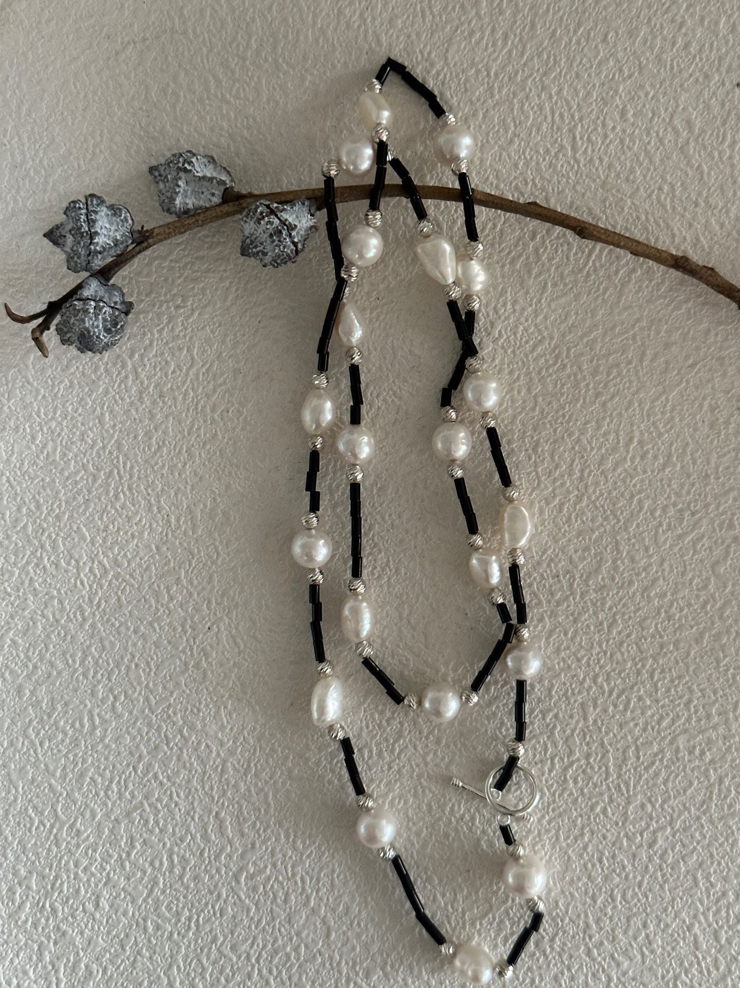Baroque Sea Round Pearl & Onyx Beads Long Sweater Chain