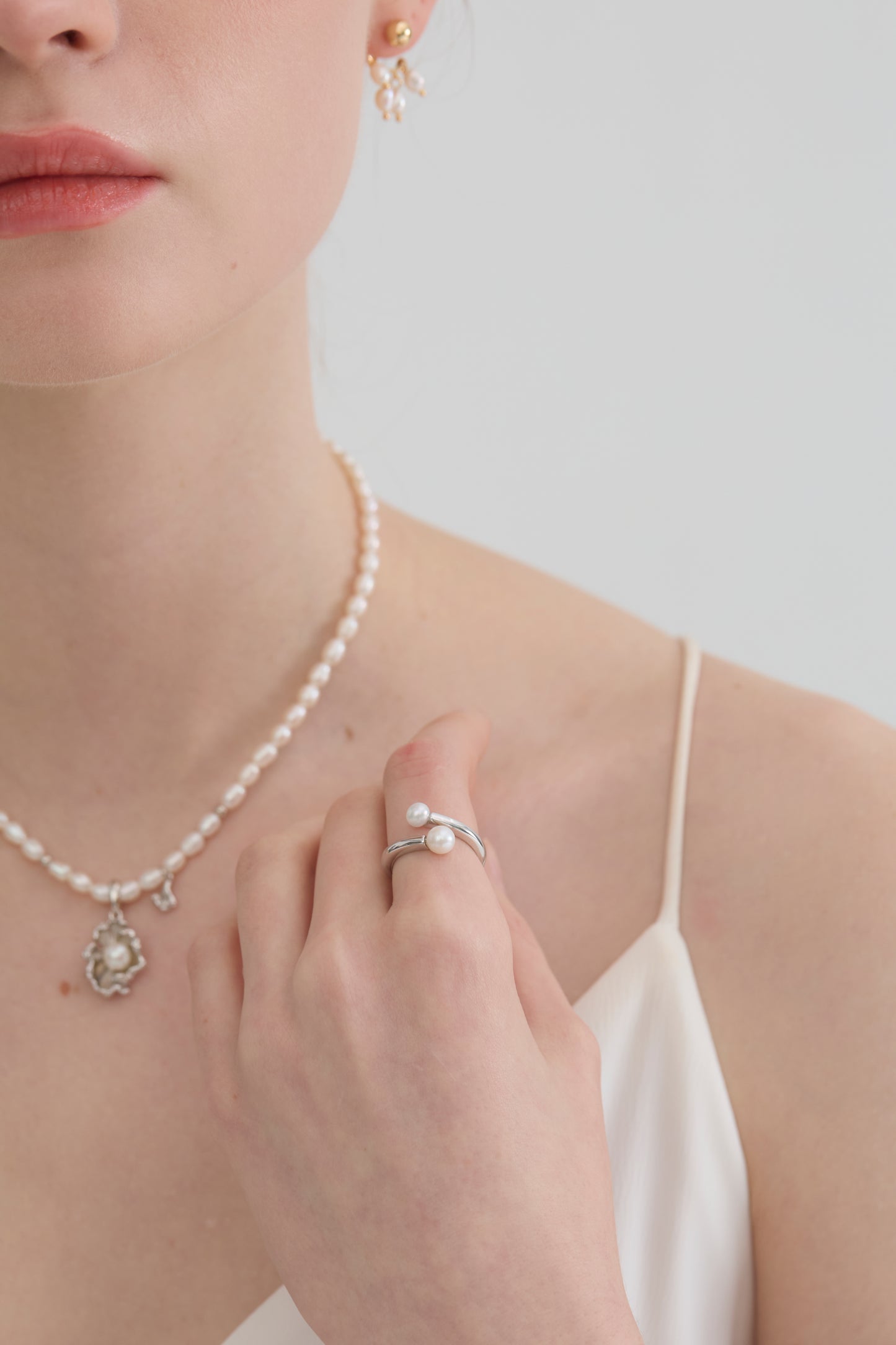 Nude Pearl Floating Ring