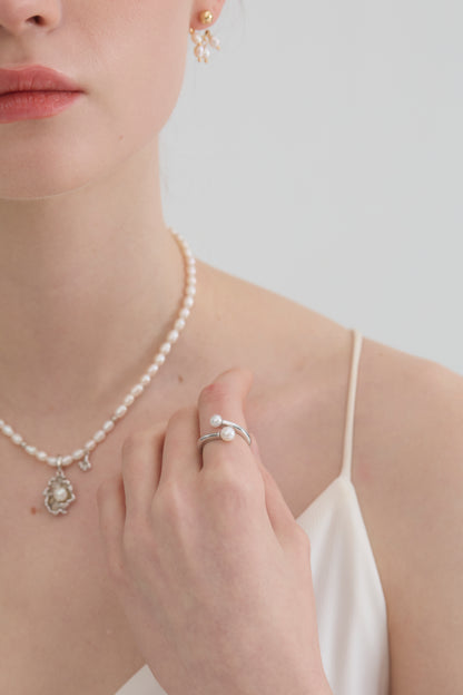 Nude Pearl Floating Ring