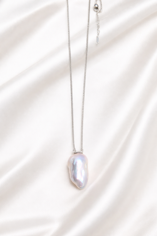 Blue-blooded fish tail Baroque Cuban link pendant