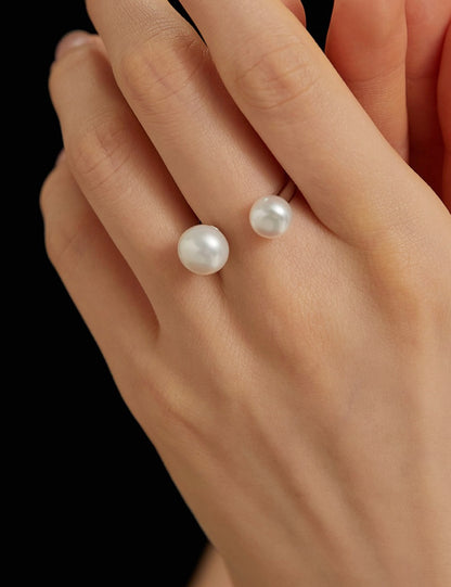 Nude Pearl Floating Ring