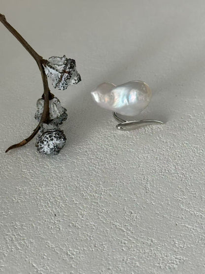 Birdie Baroque Pearl Ring