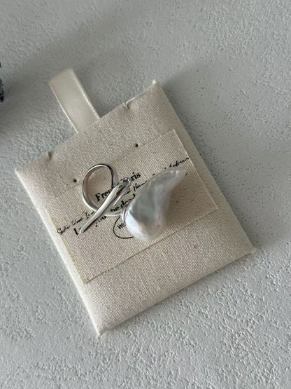 Birdie Baroque Pearl Ring