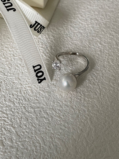 Diamond Bright White Freshwater Pearl Ring