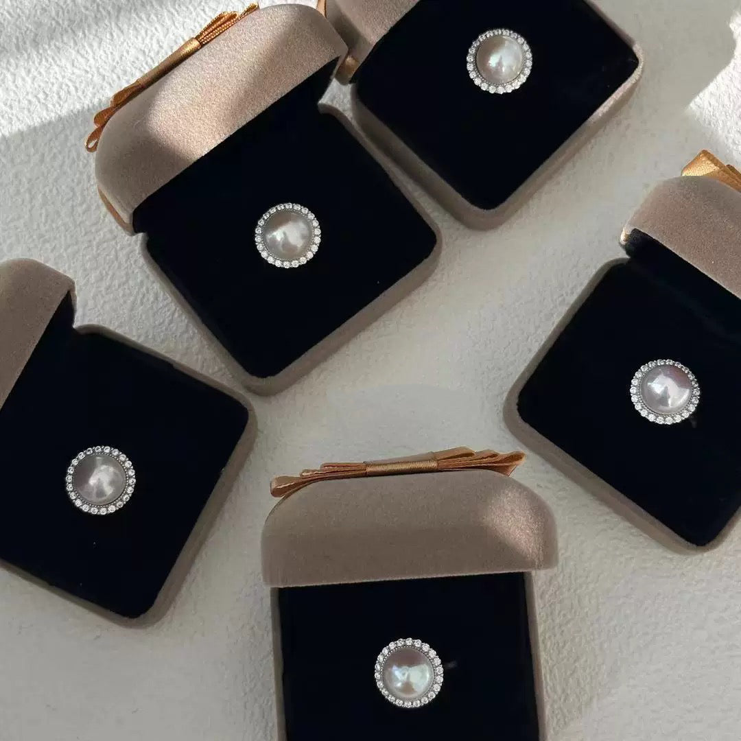 Horse Shells Diamond Ring
