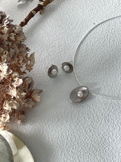 Horseshoe Pearl Earrings