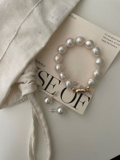 Freshwater Pearl Capsule Buckle Bracelet