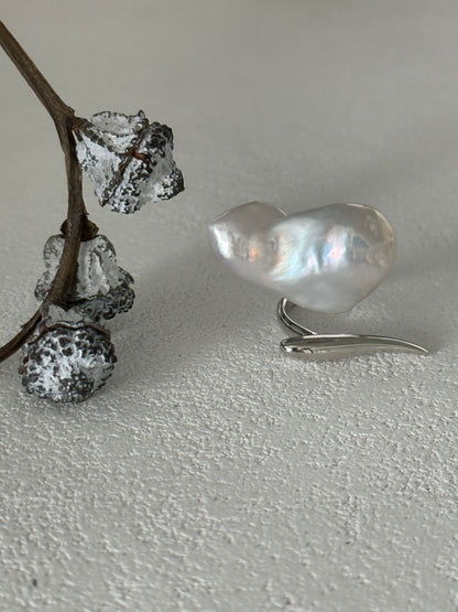 Birdie Baroque Pearl Ring