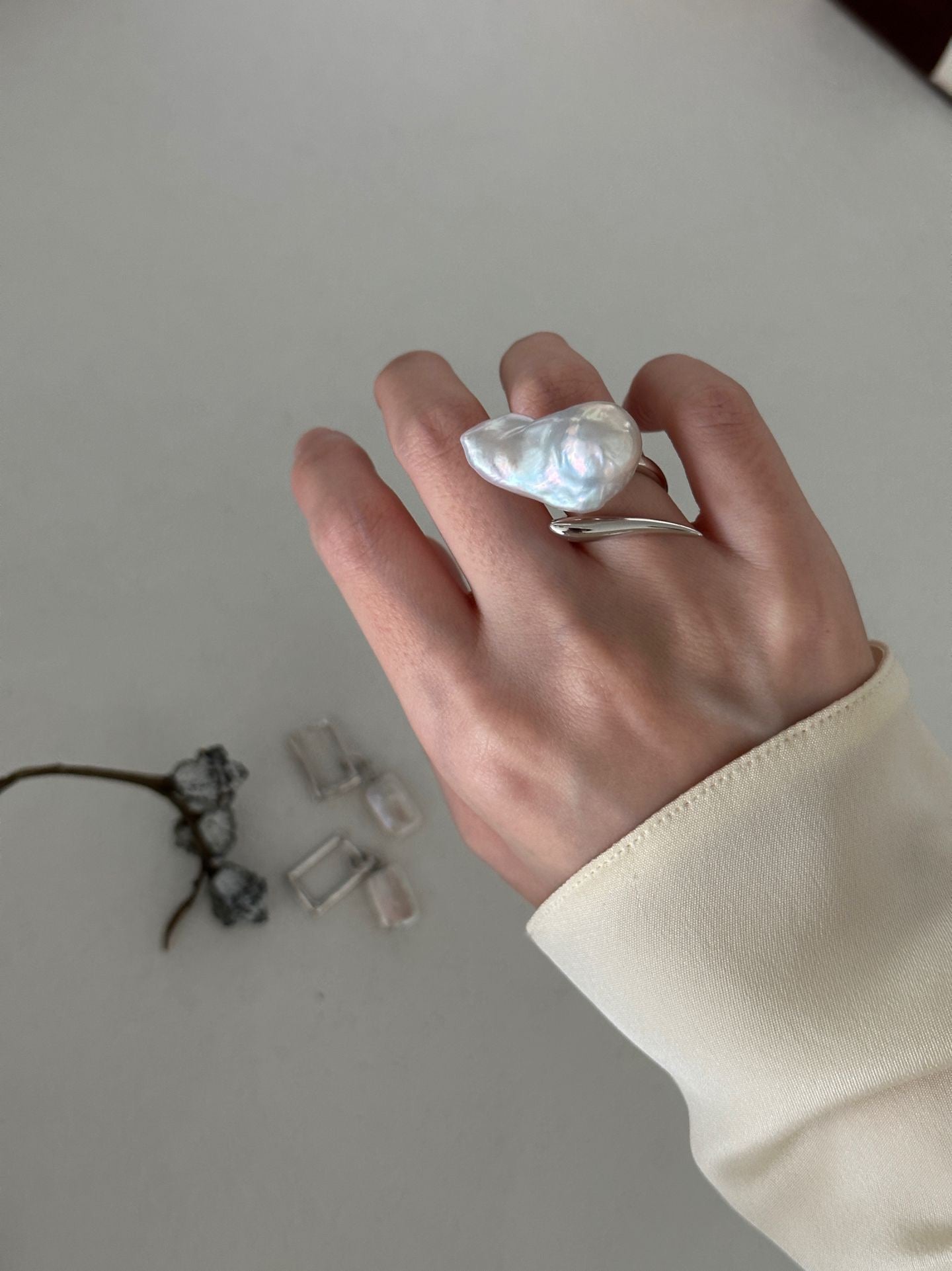 Birdie Baroque Pearl Ring