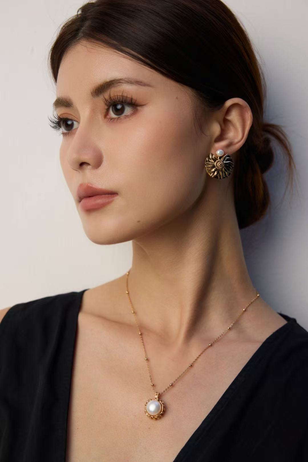 Sun flower Large Natural pearls Necklace