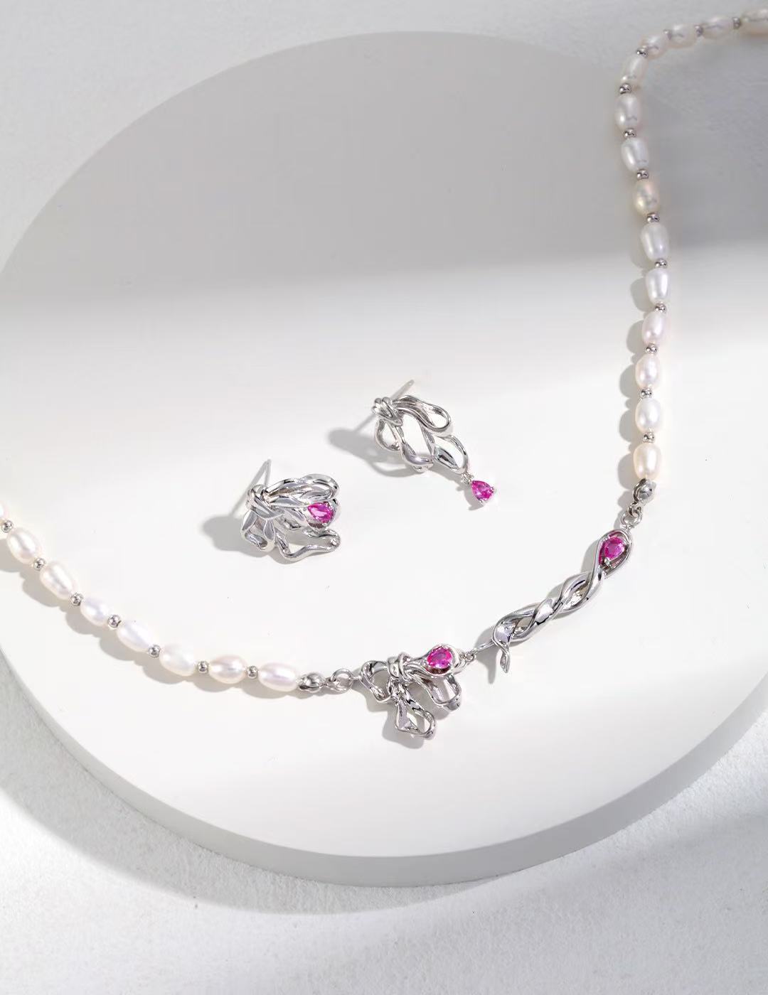 Roses Ruby Pearl Necklace