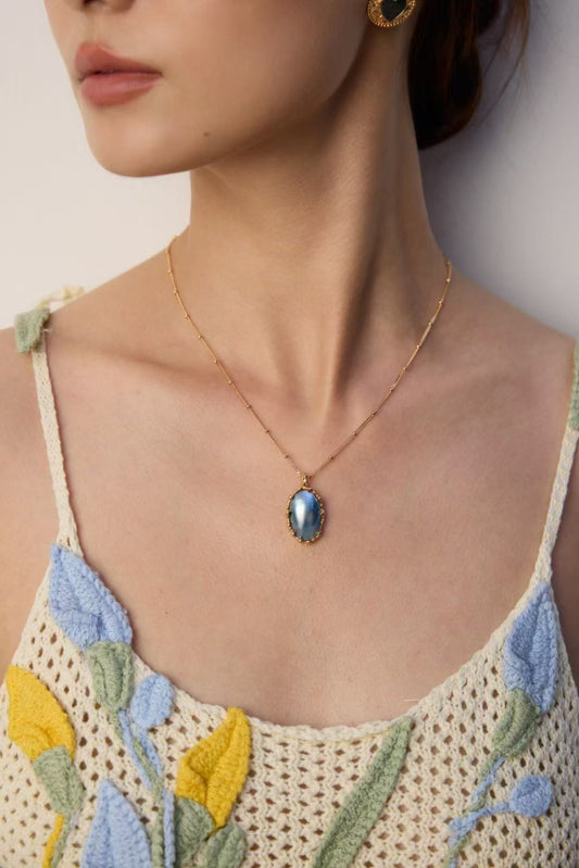 Aurora Horseshoe Shell Pendant