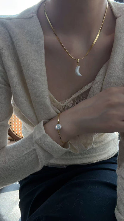 “The sun, moon and stars”Cream Baroque Gold Bracelet&Necklace