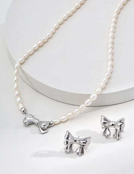 Ribbon Pearl Necklace