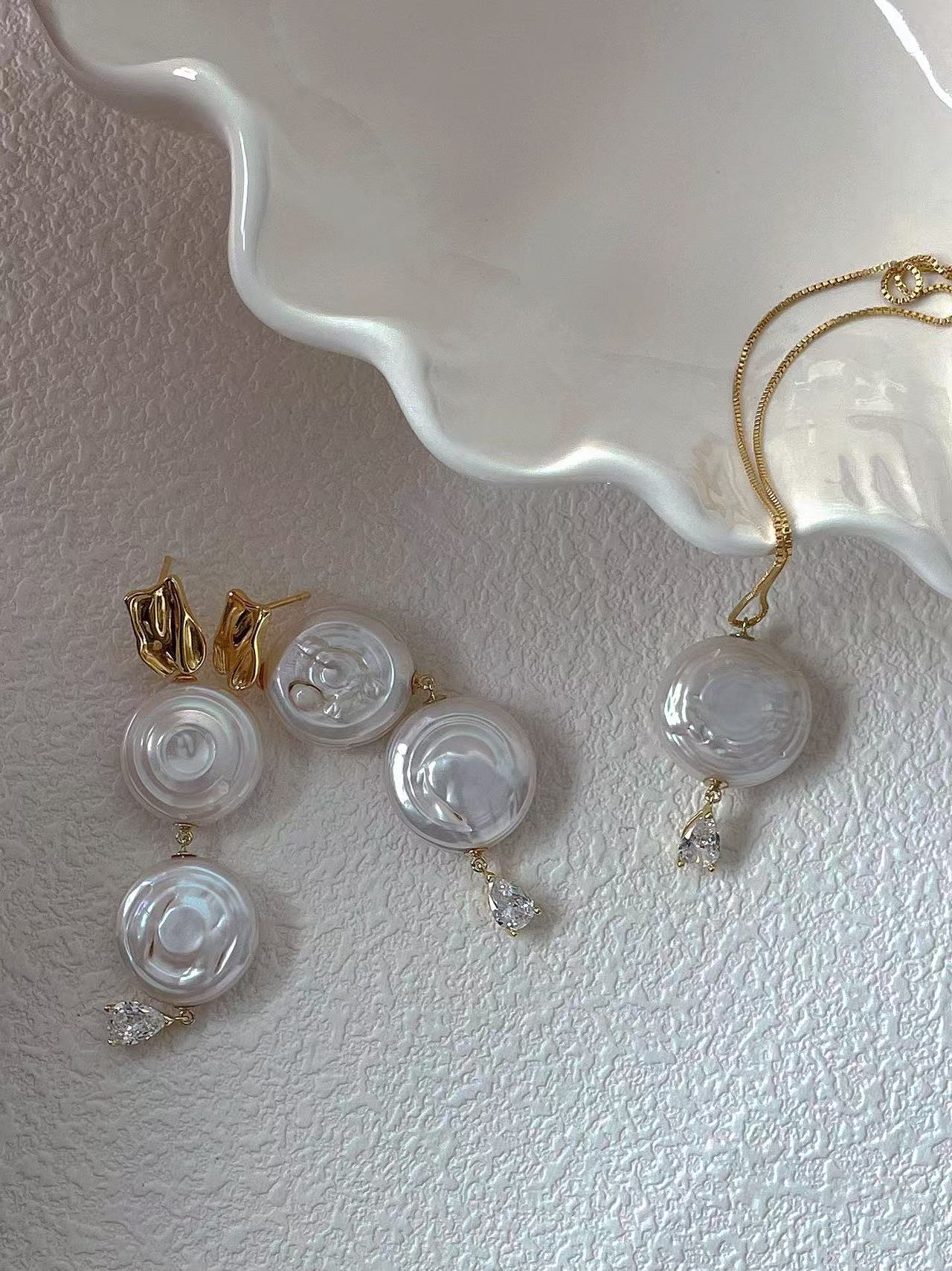 Roman Holiday Earrings& Necklace