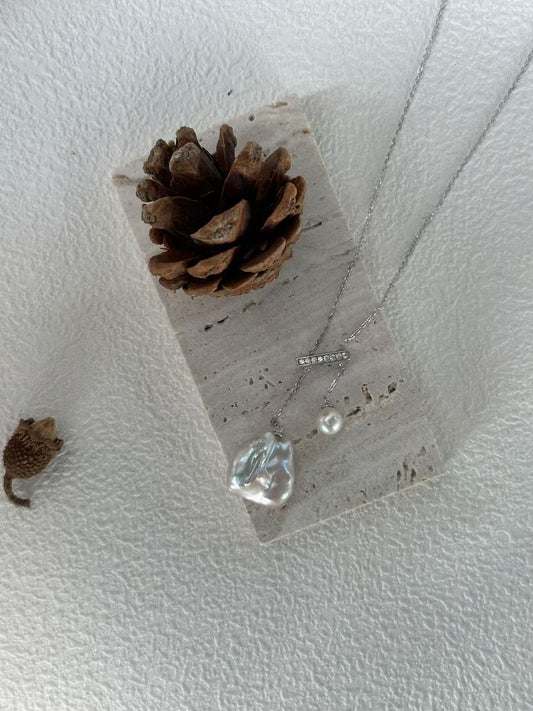 “Balance Wood” Shell Baroque Necklace