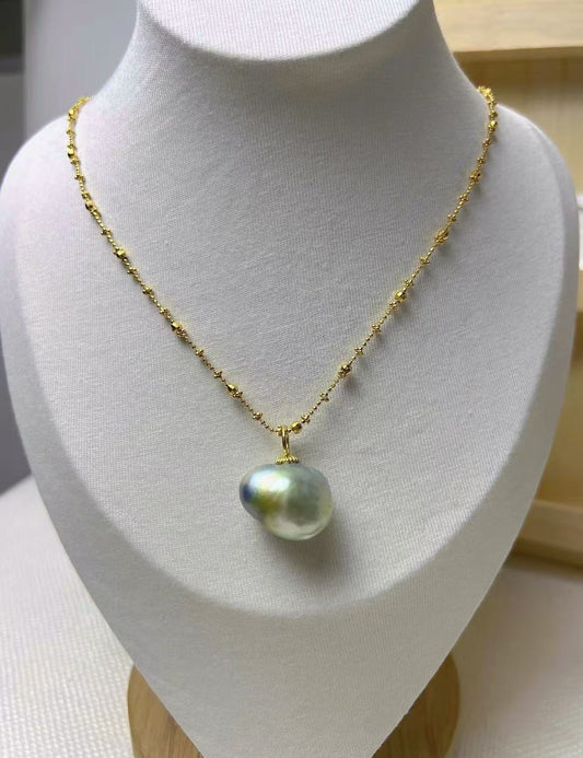 “Small half-ripe pumpkin” Gold and Green Gilt Rare Australian White Sea Water Pearls Necklace