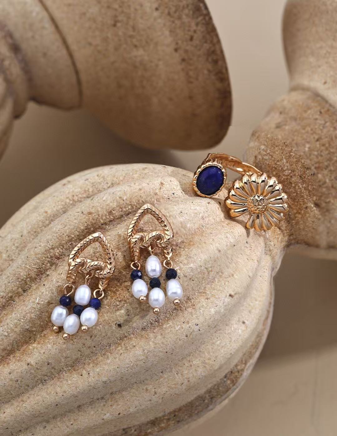 Knotting Pearl & Lapis lazuli Earring
