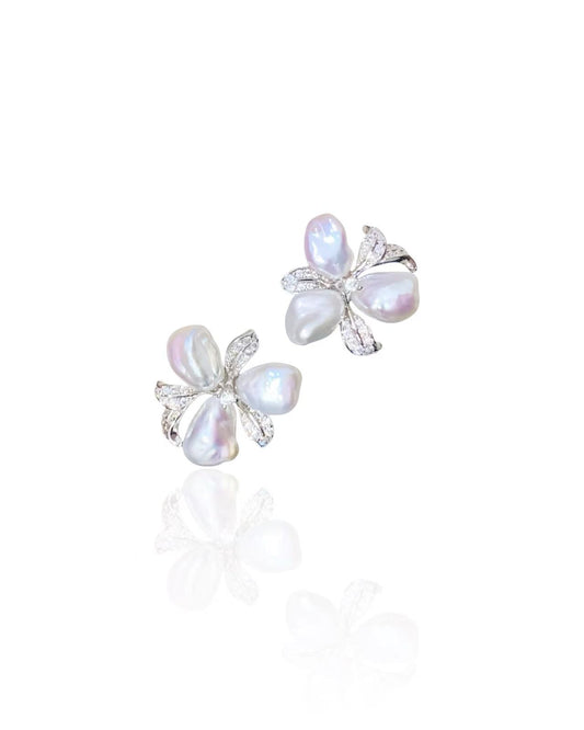 'Sakura whispering' freshwater three-leaf petal keshi pearl stud earrings & ring set