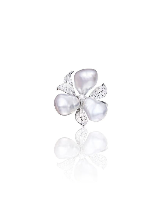 'Sakura whispering' freshwater three-leaf petal keshi pearl stud earrings & ring set