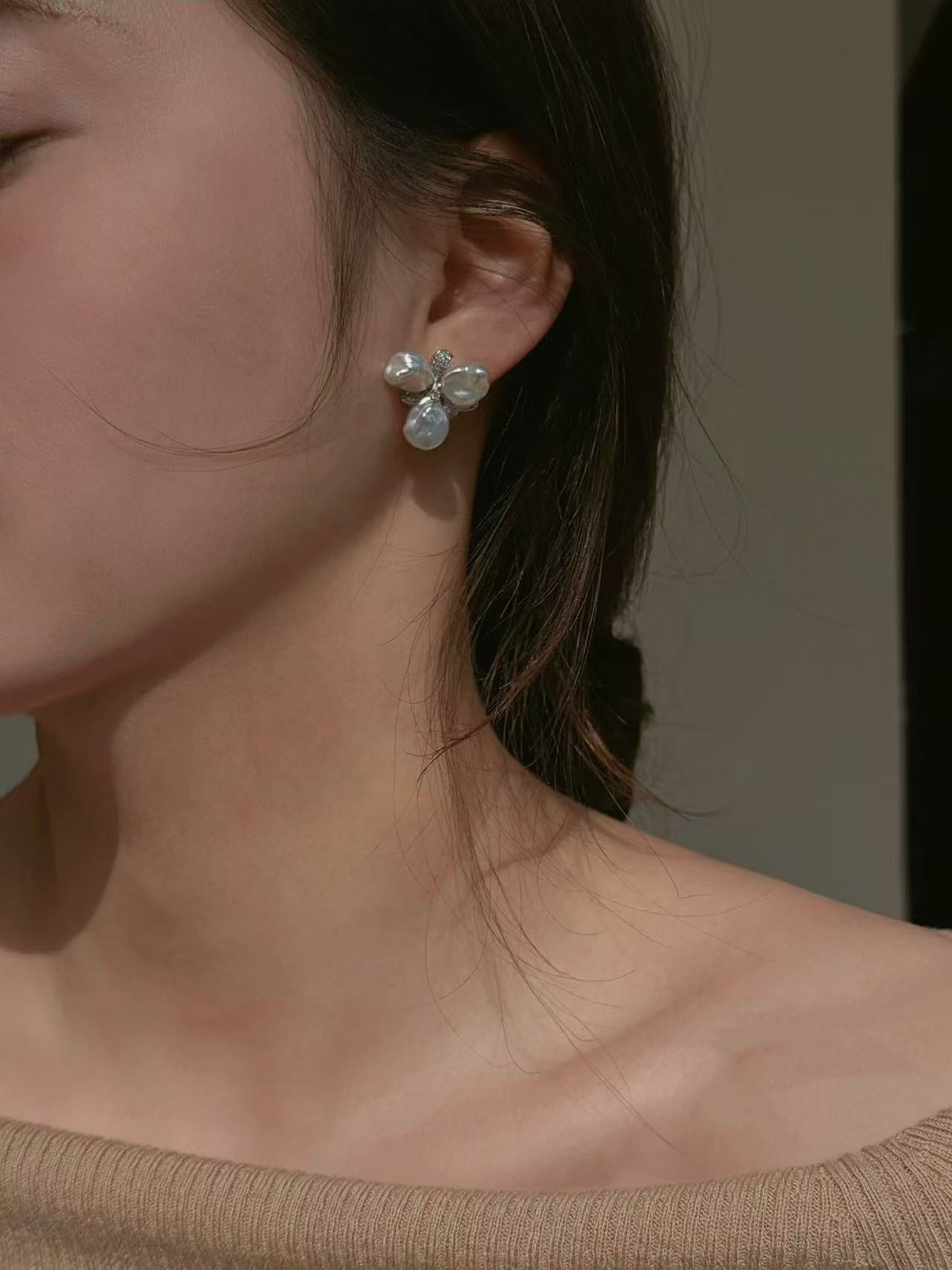 'Sakura whispering' freshwater three-leaf petal keshi pearl stud earrings & ring set
